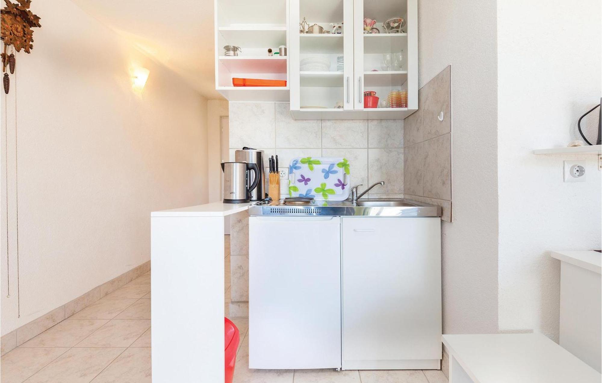 Gorgeous Apartment In Klenovica With Kitchen ภายนอก รูปภาพ
